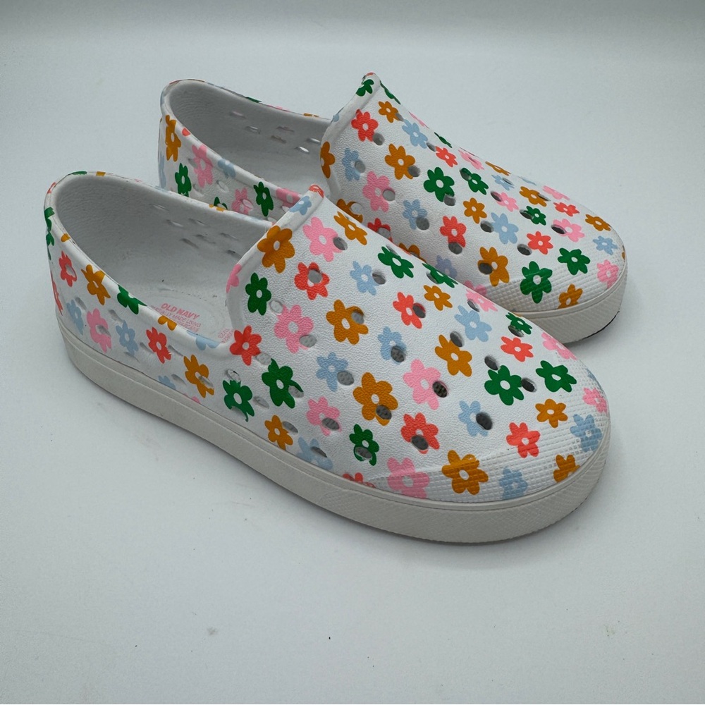 Old Navy Flower Slip-On Shoes‎ 10c